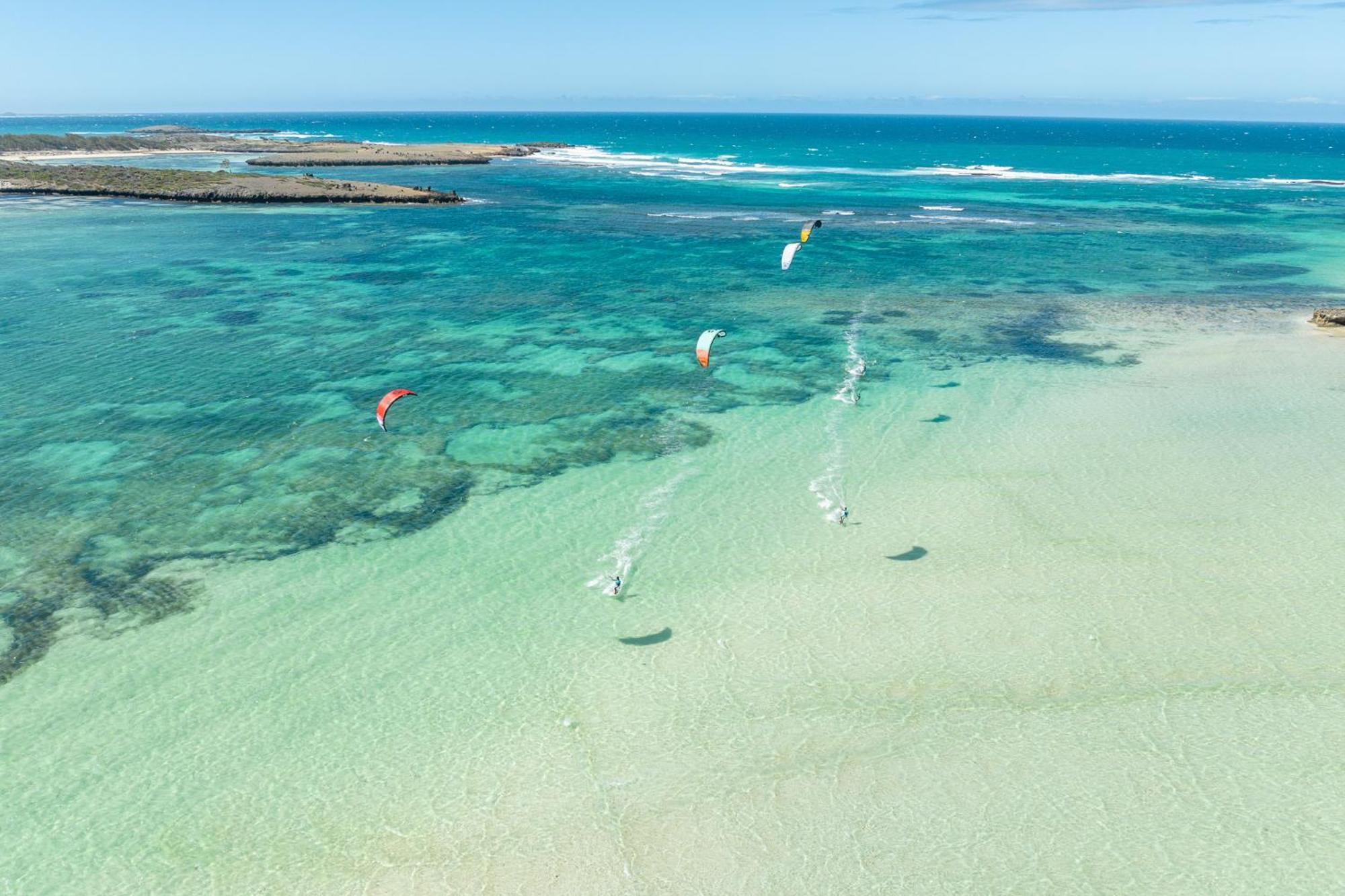 Ocean Lodge Kite & Windsurf Antsiranana Екстер'єр фото